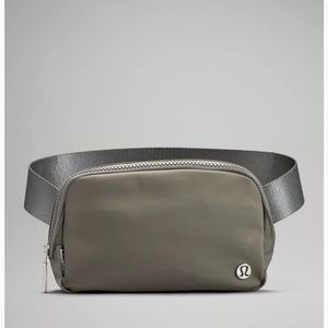 Lululemon Everywhere Belt Bag 1L Sage Grey